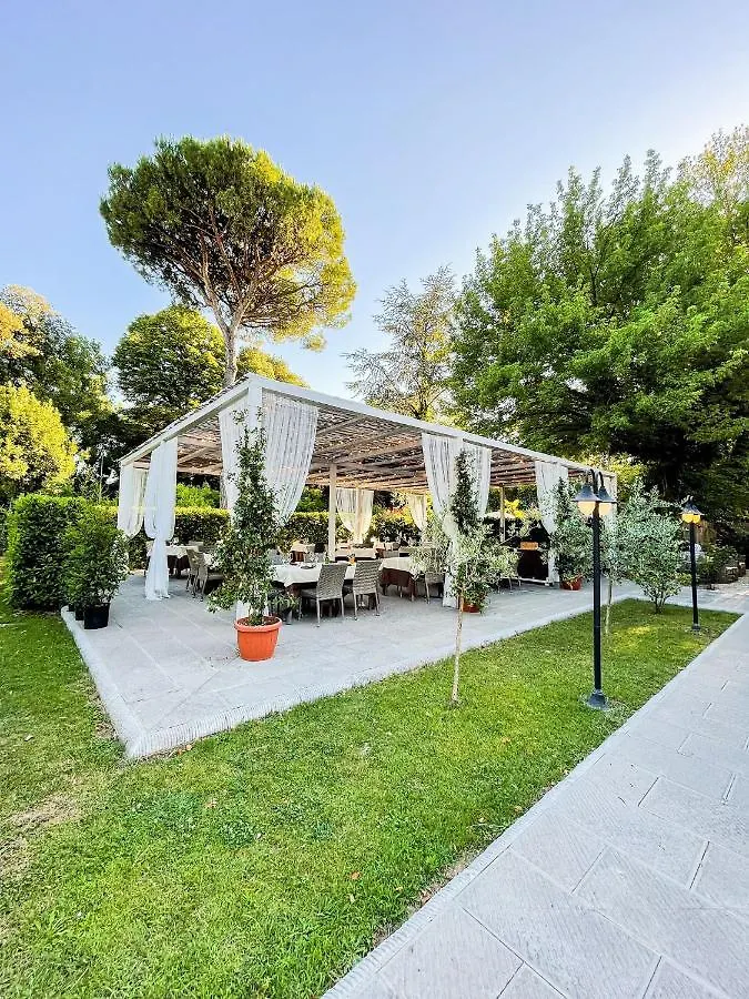 Hotel Hambros - Il Parco In Villa Banchieri Lukka